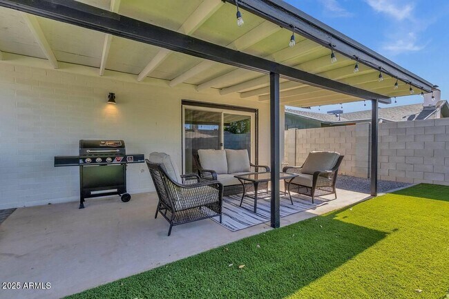 2452 E Manhatton Dr Tempe, AZ 85282 photo 4