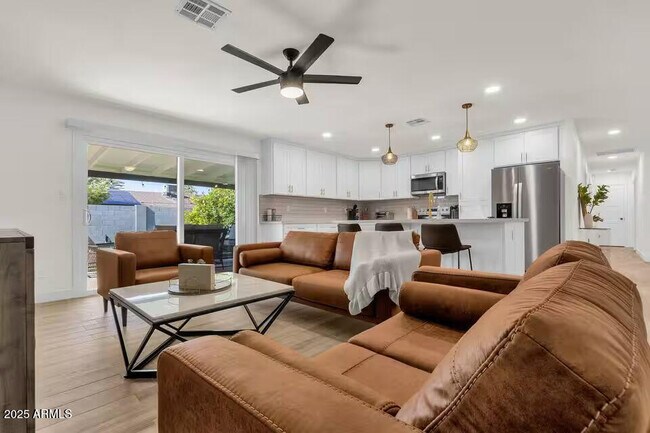 2452 E Manhatton Dr Tempe, AZ 85282 photo 5