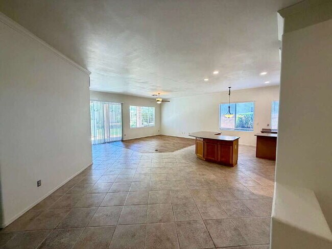 885 W Aloe Pl Chandler, AZ 85248 photo 3