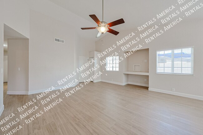 10021 N 66th Ave photo 5