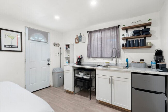 1422 E Brill St Phoenix, AZ 85006 photo 2