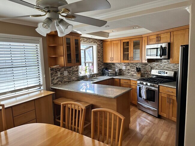 119 Dot Ave photo 2