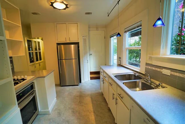 2836 Derby St Berkeley, CA 94705 photo 2