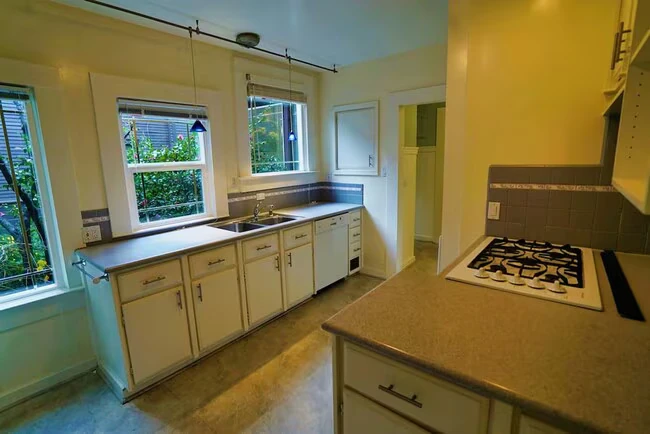 2836 Derby St Berkeley, CA 94705 photo 4