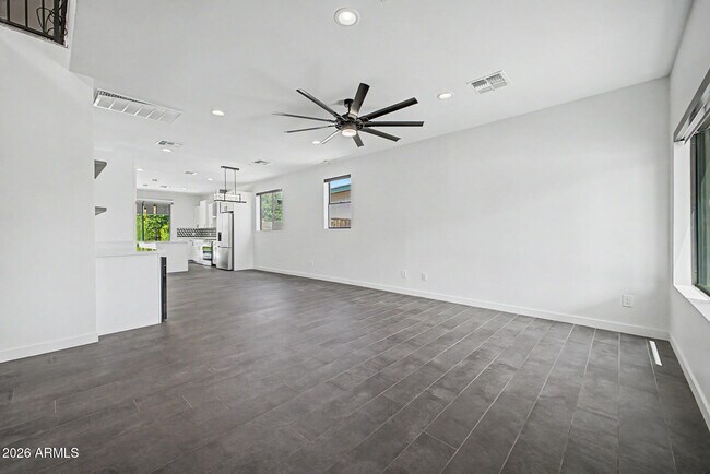 2312 E Curnow Dr Phoenix, AZ 85016 photo 4