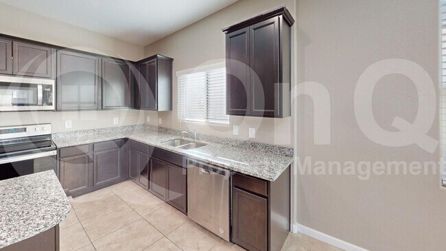 5418 W Stargazer Pl Phoenix, AZ 85339 photo 4