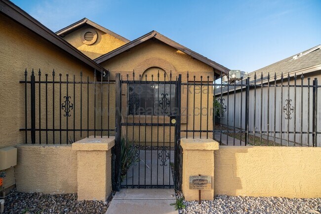 7018 W Nicolet Ave Glendale, AZ 85303 photo 2
