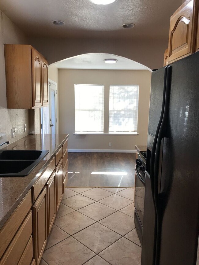1300 87th Ave Oakland, CA 94621 photo 3