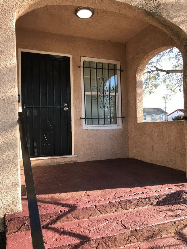 1300 87th Ave Oakland, CA 94621 photo 2