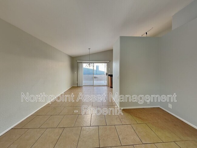 16132 W Lincoln St Goodyear, AZ 85338 photo 4