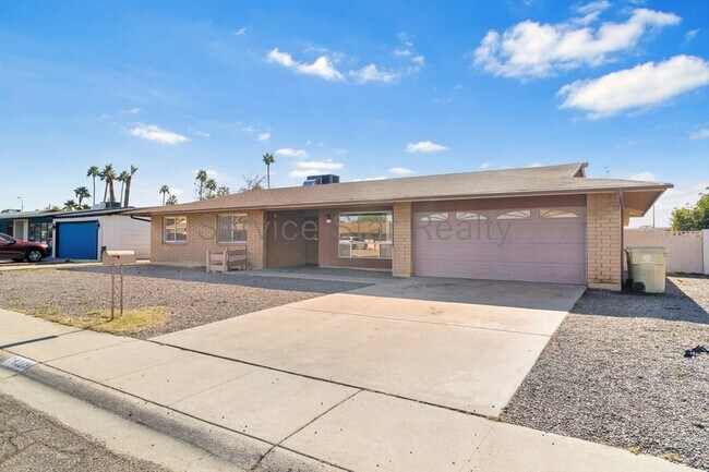 4323 W Royal Palm Rd Glendale, AZ 85301 photo 2