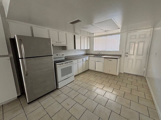 3315 W Loma Ln Phoenix, AZ 85051 photo 4