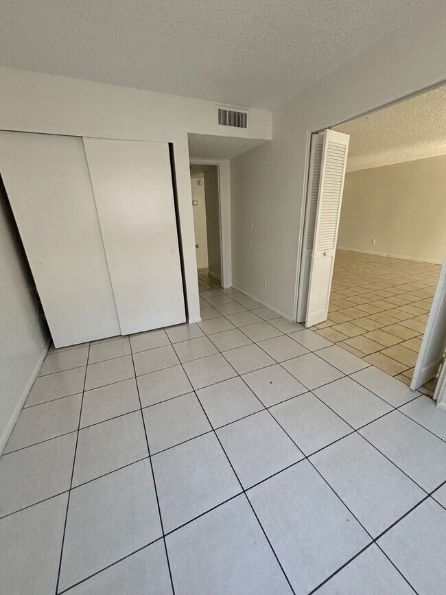 3315 W Loma Ln Phoenix, AZ 85051 photo 5