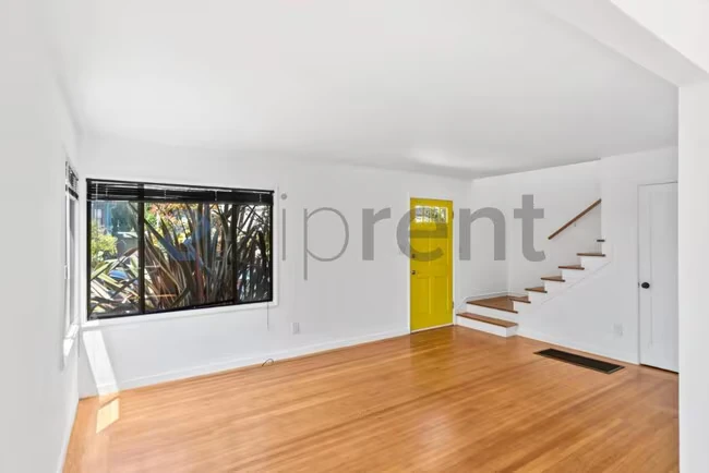 Unit 905 photo 5