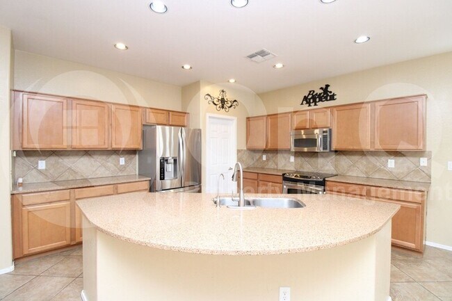 21061 N Bustos Way Maricopa, AZ 85138 photo 2