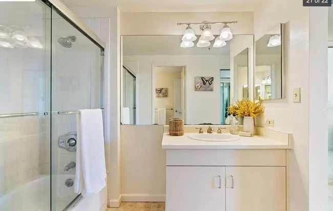6363 Christie Ave Emeryville, CA 94608 photo 3