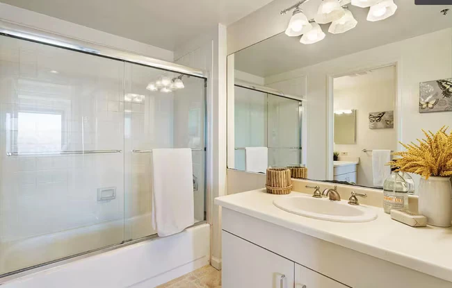 6363 Christie Ave Emeryville, CA 94608 photo 2