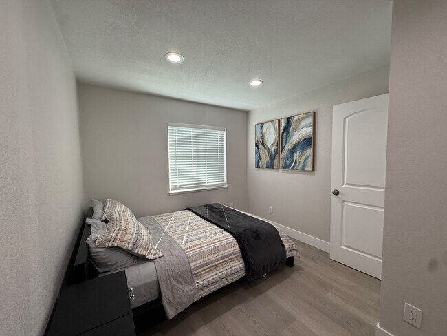 52 S 10th St San Jose, CA 95112 photo 3