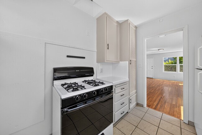 3628 Highland Ave photo 5