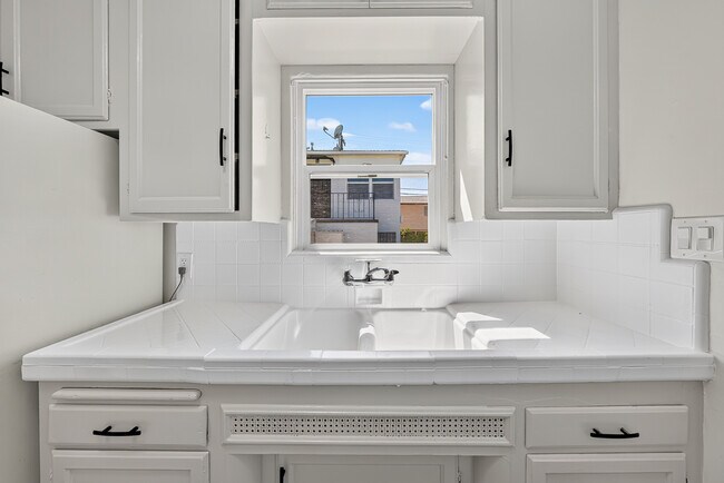 3628 Highland Ave photo 4