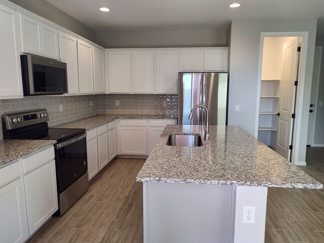 9353 E Saturn Ave Mesa, AZ 85212 photo 3
