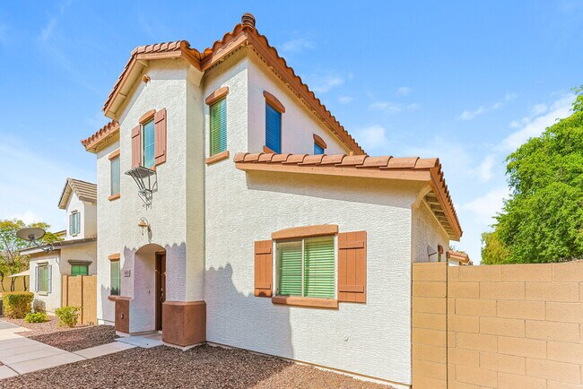 4672 E Laurel Ave photo 2