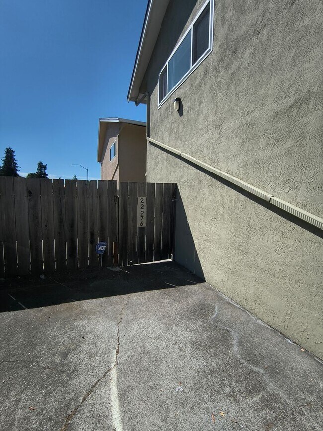22274 N 6th St Castro Valley, CA 94546