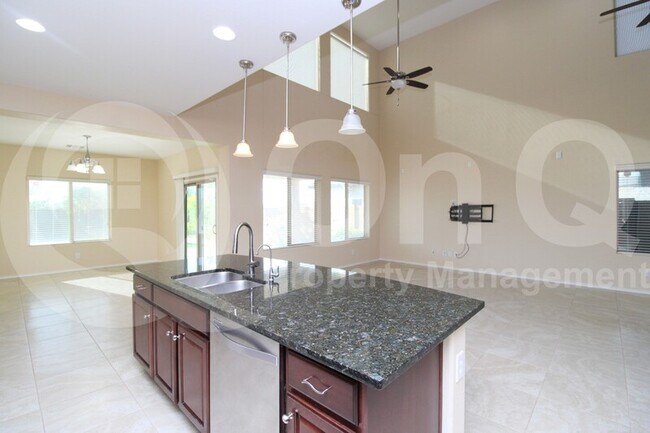 1657 W Red Bird Rd Phoenix, AZ 85085 photo 4