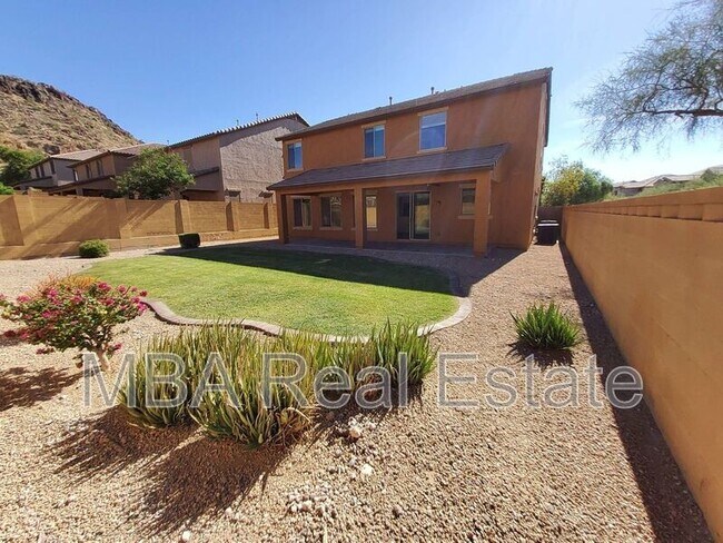 8998 W Plum Rd Peoria, AZ 85383 photo 2