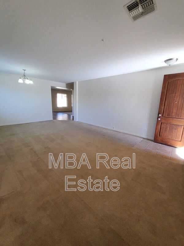 8998 W Plum Rd Peoria, AZ 85383 photo 5