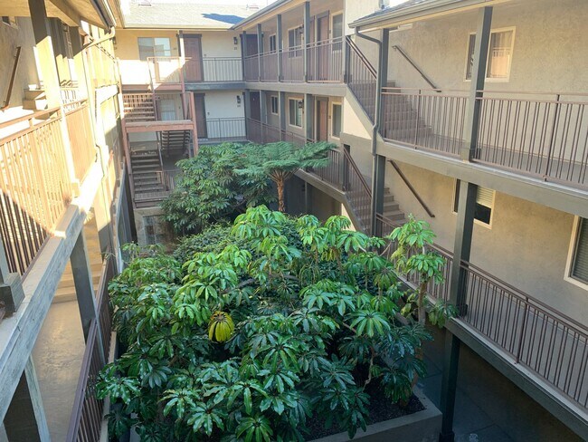 4521 55th St San Diego, CA 92115 photo 3