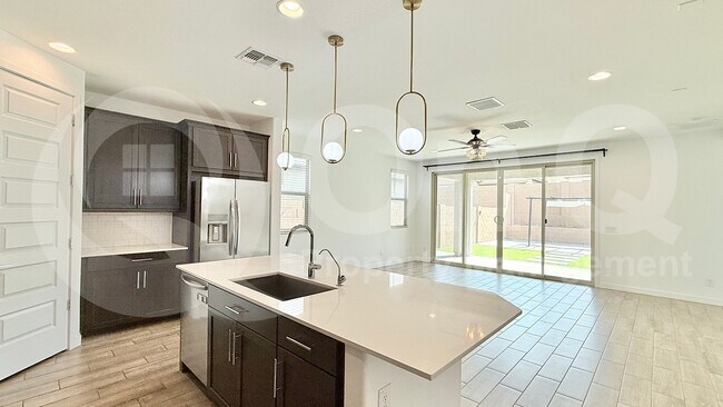 1623 W Estes Way Phoenix, AZ 85041 photo 4