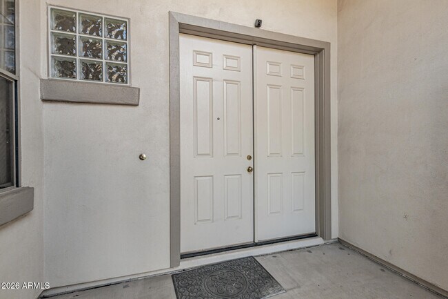 1687 E Carob Dr Chandler, AZ 85286 photo 5