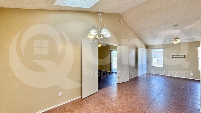 11014 N 81st Ave Peoria, AZ 85345 photo 2