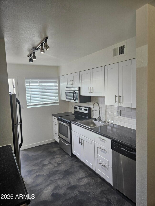 2108 E Fairmount Ave Phoenix, AZ 85016 photo 3