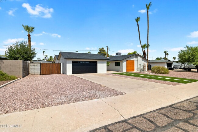 10010 N 29th St Phoenix, AZ 85028 photo 2