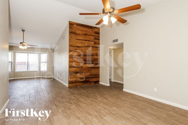 4237 W Grovers Ave Glendale, AZ 85308 photo 3