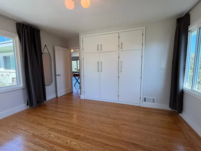 2574 Oliver Ave Oakland, CA 94605