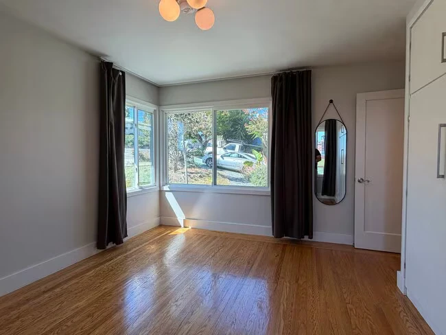 2574 Oliver Ave Oakland, CA 94605 photo 3