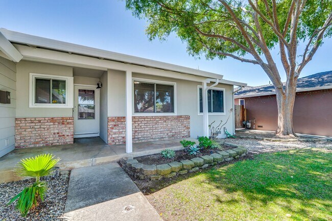 1572 Tobias Dr San Jose, CA 95118 photo 2