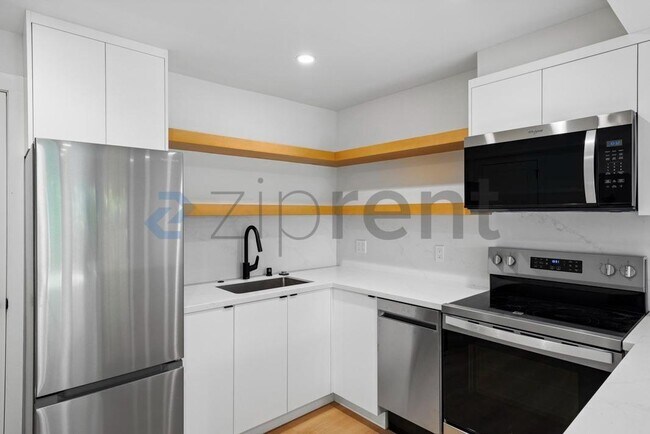 Unit D photo 4