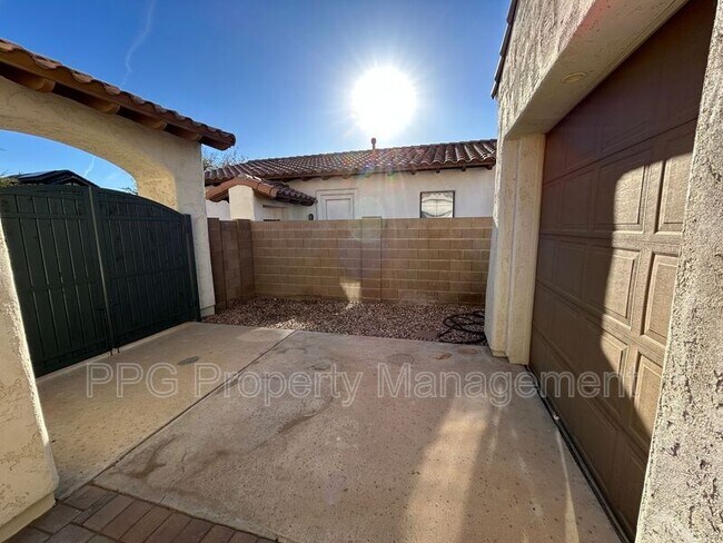 831 W Sycamore Ct Litchfield Park, AZ 85340 photo 2