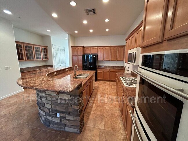 831 W Sycamore Ct Litchfield Park, AZ 85340 photo 5