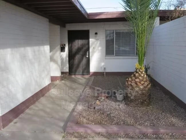 1901 S Farmer Ave Tempe, AZ 85281 photo 2