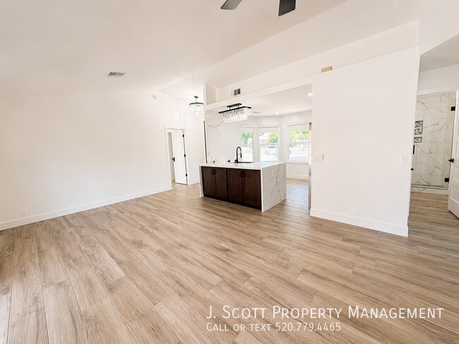 6531 N 83rd Ln Glendale, AZ 85305 photo 4
