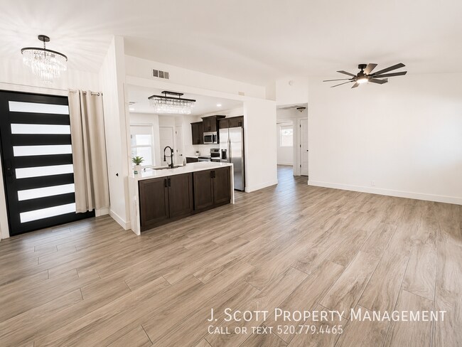 6531 N 83rd Ln Glendale, AZ 85305 photo 5