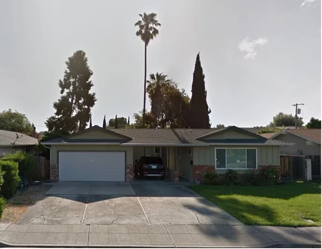 737 Vaquero Dr Mountain View, CA 94043 photo 2