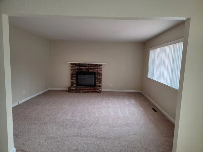 737 Vaquero Dr Mountain View, CA 94043 photo 3