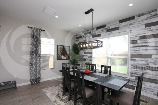 1829 E Saguaro Park Ln Phoenix, AZ 85024 photo 4