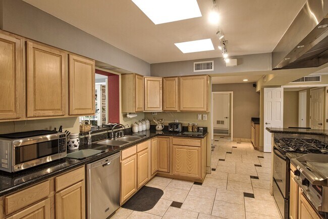 4406 N Dromedary Rd Phoenix, AZ 85018 photo 5